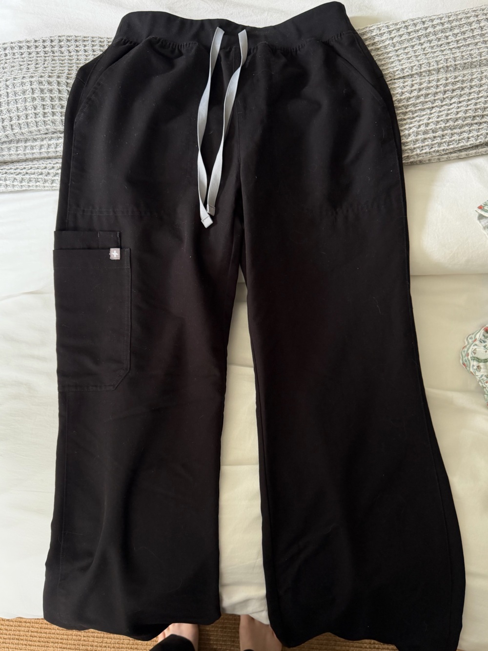 Figs Women’s Kade Cargo scrub pants